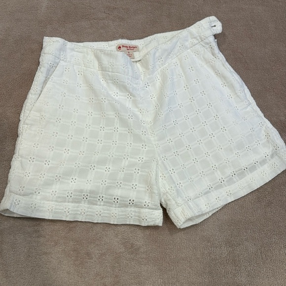 Super cute white Brooks Brothers Red Fleece Shorts… with lining - Picture 1 of 7